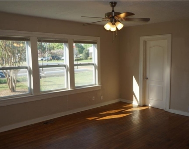 583 Colonial Circle Se - Photo Thumbnail 3