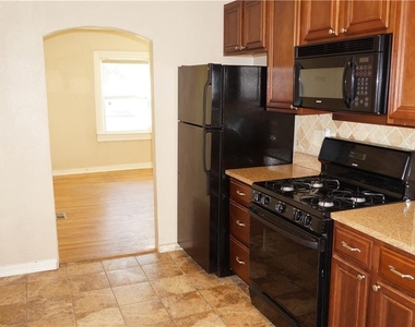 583 Colonial Circle Se - Photo Thumbnail 5