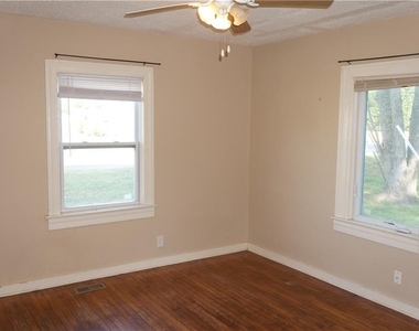 583 Colonial Circle Se - Photo Thumbnail 8