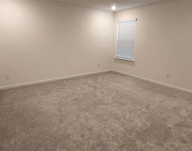 228 Banner Road - Photo Thumbnail 5