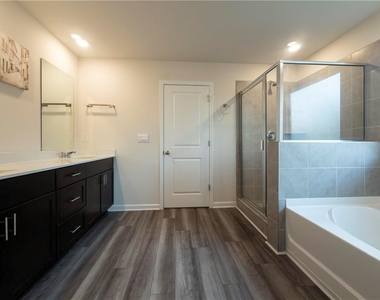 6960 Newcastle Circle - Photo Thumbnail 12