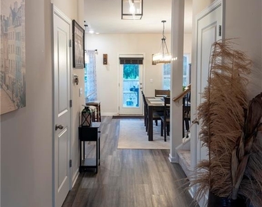 6960 Newcastle Circle - Photo Thumbnail 2