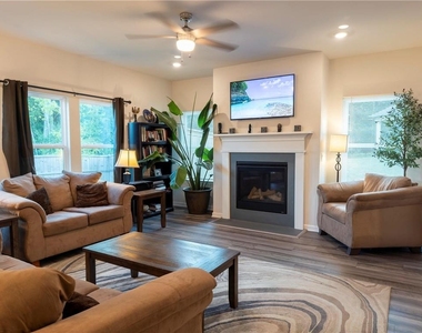6960 Newcastle Circle - Photo Thumbnail 7