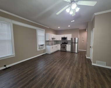 214 Franklin Street - Photo Thumbnail 7