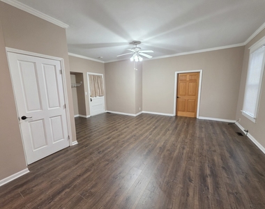 214 Franklin Street - Photo Thumbnail 10