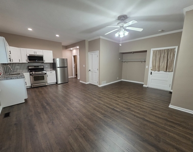 214 Franklin Street - Photo Thumbnail 4