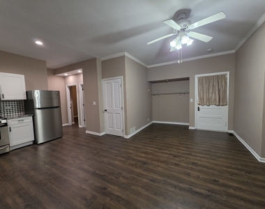 214 Franklin Street - Photo Thumbnail 8