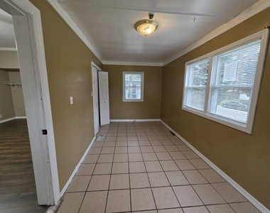 214 Franklin Street - Photo Thumbnail 9