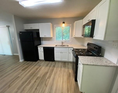 3063 Sasanqua Lane Sw - Photo Thumbnail 4