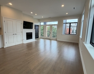 1701 W Chicago Avenue - Photo Thumbnail 2