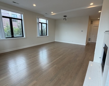 1701 W Chicago Avenue - Photo Thumbnail 4