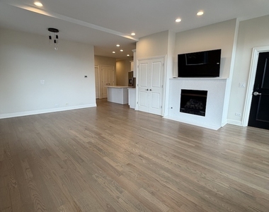 1701 W Chicago Avenue - Photo Thumbnail 3