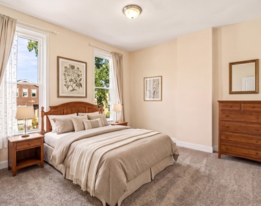 929 S Bell Avenue - Photo Thumbnail 5