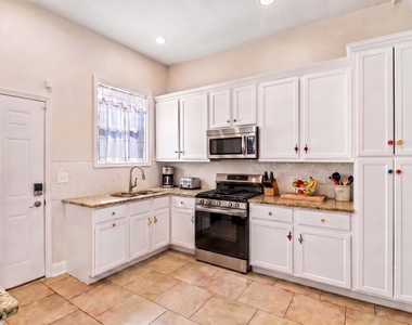 929 S Bell Avenue - Photo Thumbnail 3
