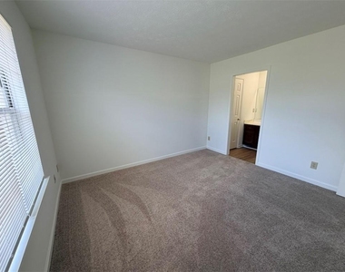 5556 Clover Rise Lane - Photo Thumbnail 11