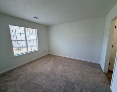 5556 Clover Rise Lane - Photo Thumbnail 8