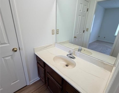 5556 Clover Rise Lane - Photo Thumbnail 12
