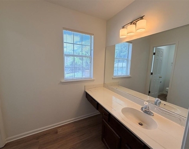 5556 Clover Rise Lane - Photo Thumbnail 10