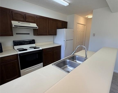 5556 Clover Rise Lane - Photo Thumbnail 4
