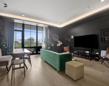522 N Western Avenue - Photo Thumbnail 4