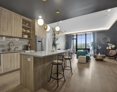 522 N Western Avenue - Photo Thumbnail 5