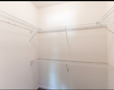 1202 N Red Oak Circle - Photo Thumbnail 9