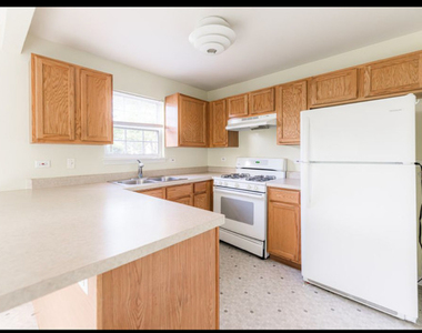1202 N Red Oak Circle - Photo Thumbnail 3