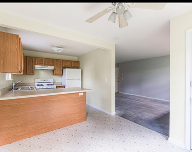 1202 N Red Oak Circle - Photo Thumbnail 4