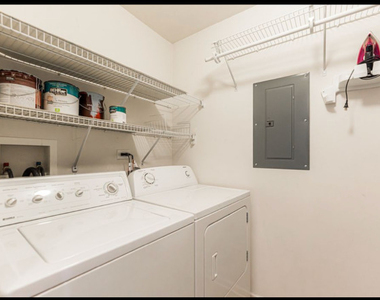 1202 N Red Oak Circle - Photo Thumbnail 11