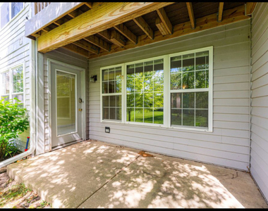 1202 N Red Oak Circle - Photo Thumbnail 12