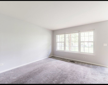 1202 N Red Oak Circle - Photo Thumbnail 2