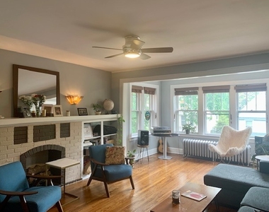 2439 W Gunnison Street - Photo Thumbnail 7
