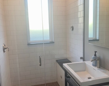 2439 W Gunnison Street - Photo Thumbnail 3