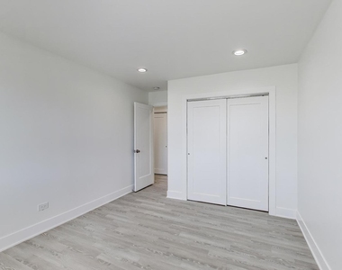 7250 N Western Avenue - Photo Thumbnail 13