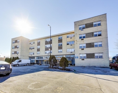 7250 N Western Avenue - Photo Thumbnail 1