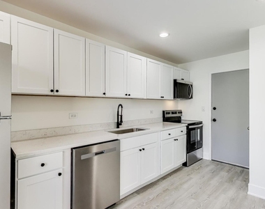 7250 N Western Avenue - Photo Thumbnail 7