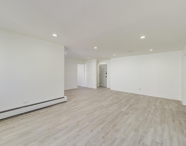7250 N Western Avenue - Photo Thumbnail 6