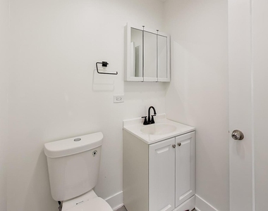 7250 N Western Avenue - Photo Thumbnail 14