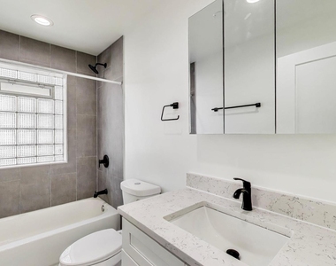 7250 N Western Avenue - Photo Thumbnail 11