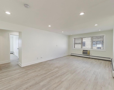 7250 N Western Avenue - Photo Thumbnail 4