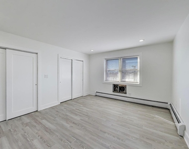 7250 N Western Avenue - Photo Thumbnail 9
