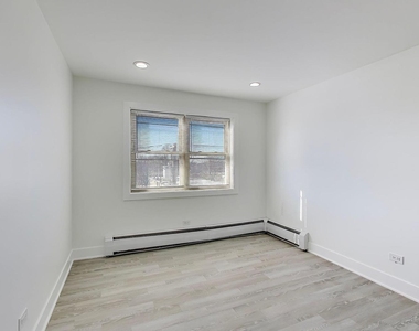 7250 N Western Avenue - Photo Thumbnail 12