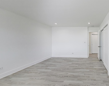 7250 N Western Avenue - Photo Thumbnail 10