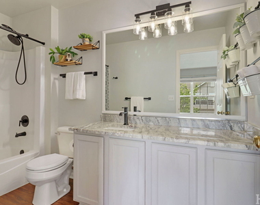 533 N Red Deer Road - Photo Thumbnail 21