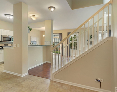 533 N Red Deer Road - Photo Thumbnail 4