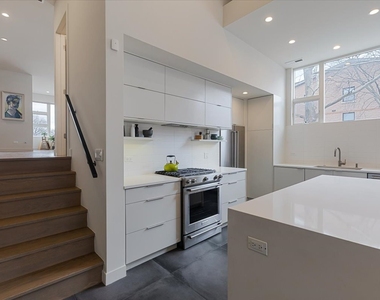 559 E 50th Street - Photo Thumbnail 12