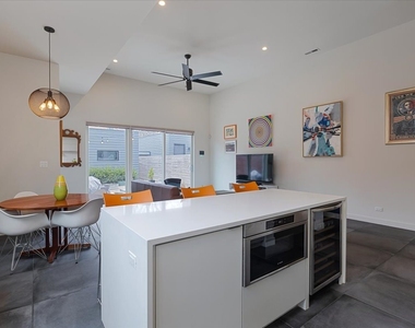 559 E 50th Street - Photo Thumbnail 14