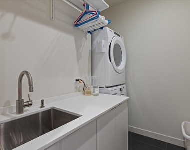 559 E 50th Street - Photo Thumbnail 29