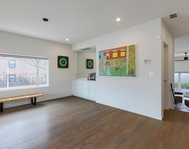 559 E 50th Street - Photo Thumbnail 10