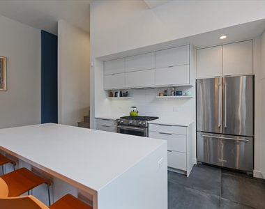 559 E 50th Street - Photo Thumbnail 15